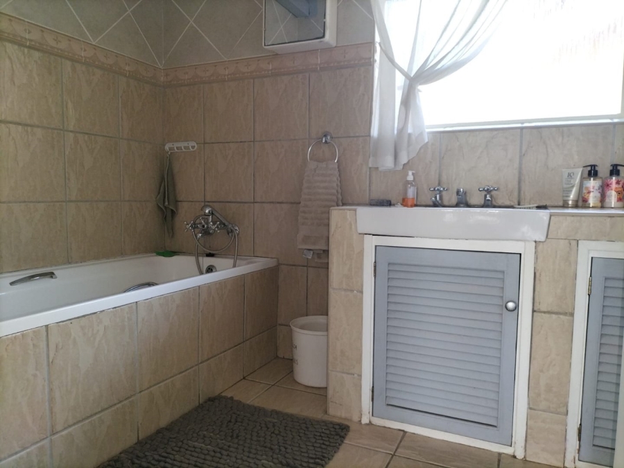 4 Bedroom Property for Sale in Wilkoppies North West